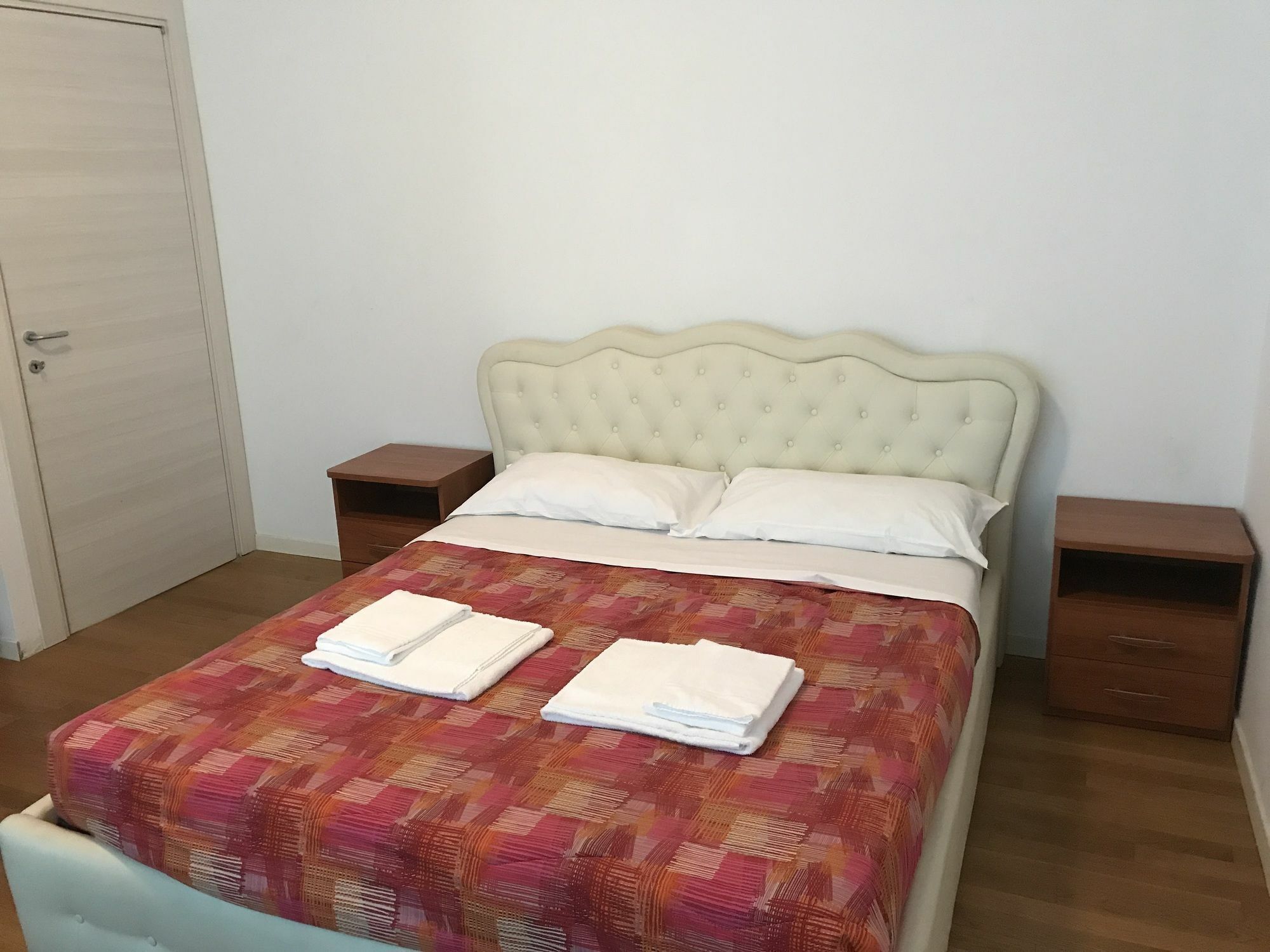 Red Line Apartments Milano Екстериор снимка