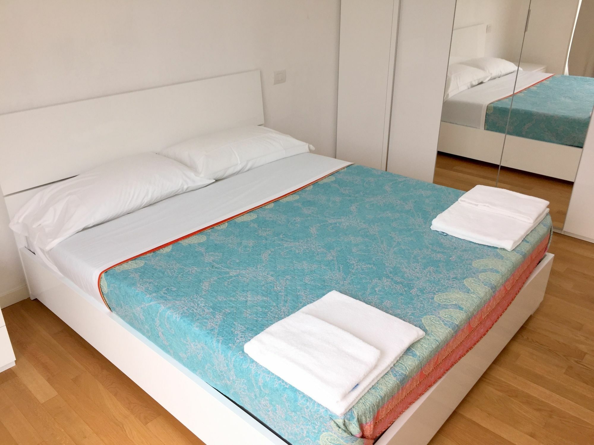 Red Line Apartments Milano Екстериор снимка