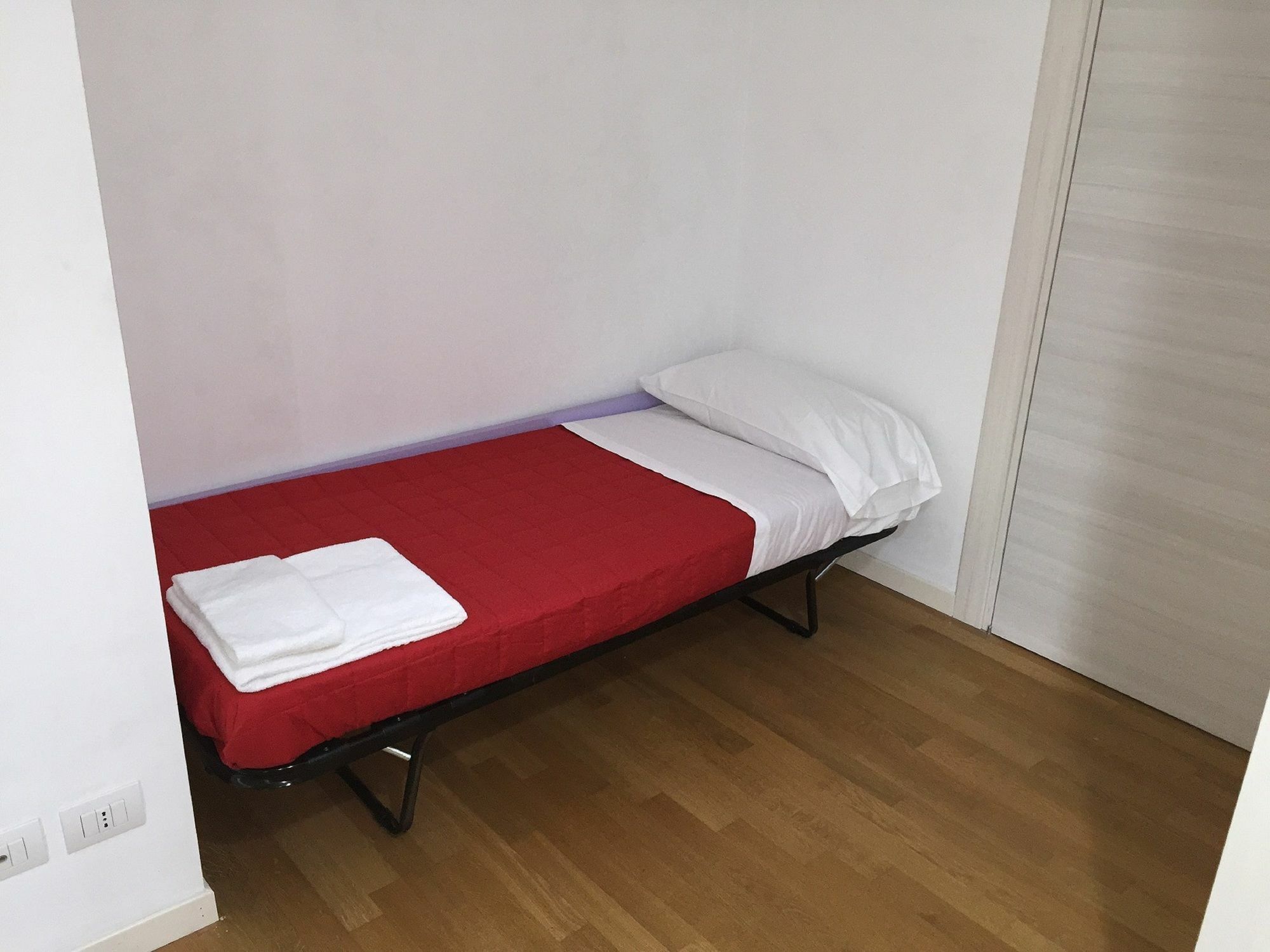 Red Line Apartments Milano Екстериор снимка