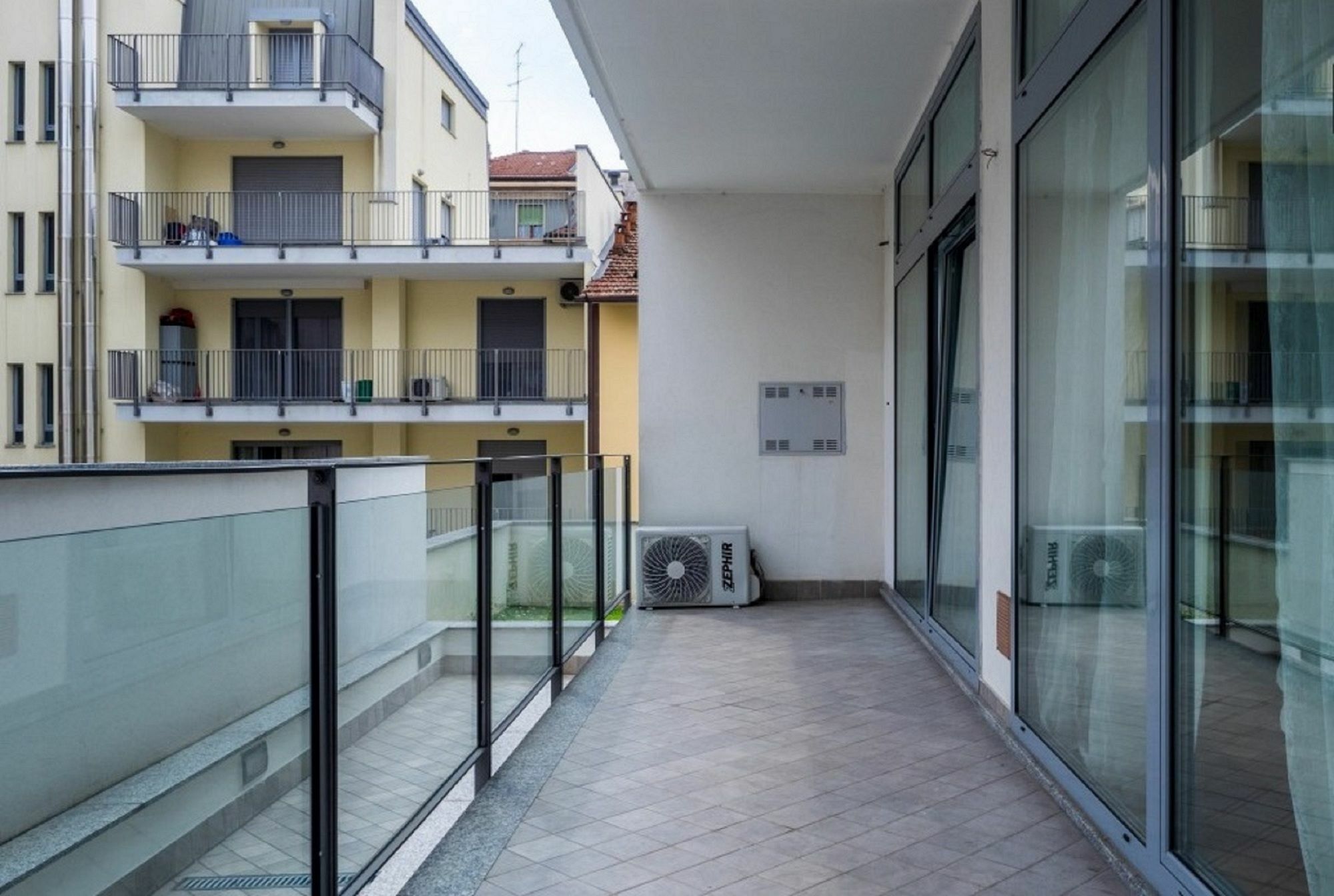 Red Line Apartments Milano Екстериор снимка